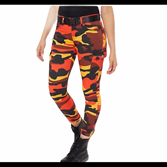 Rue21 Pants - NWOT Orange Camo Print Belted Cargo Joggers